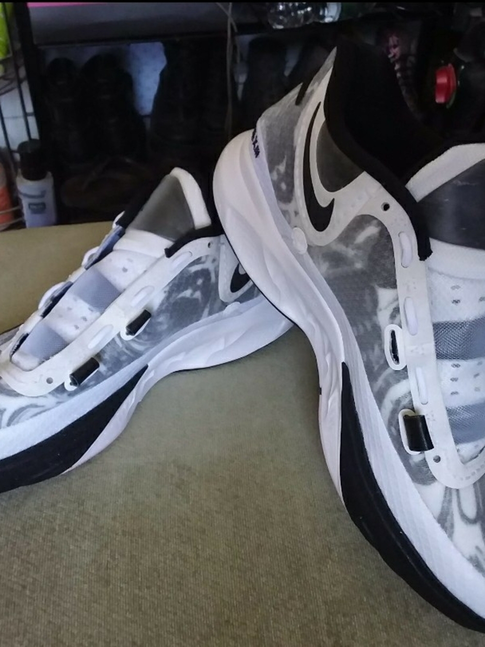 Nike Men’s White & Black Kyrie 8s